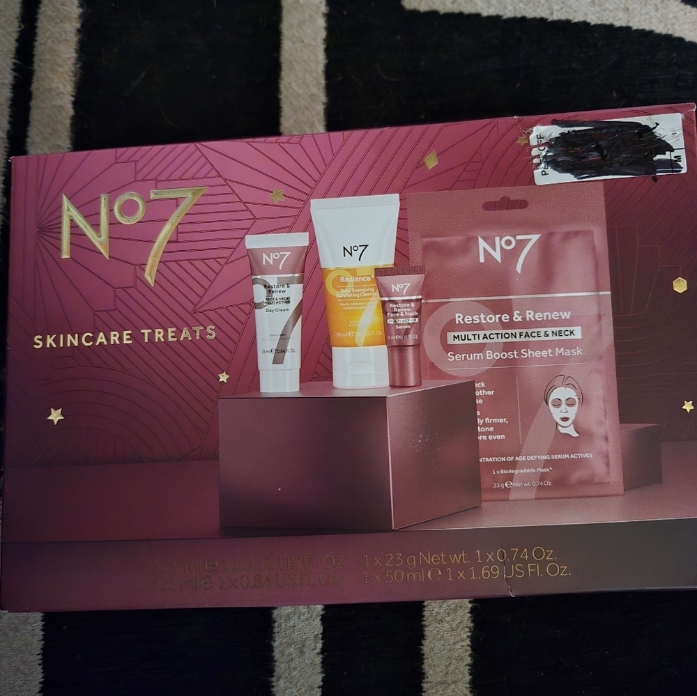 NO7 SKINCARE TREATS GIFT SET SEE DETAILS